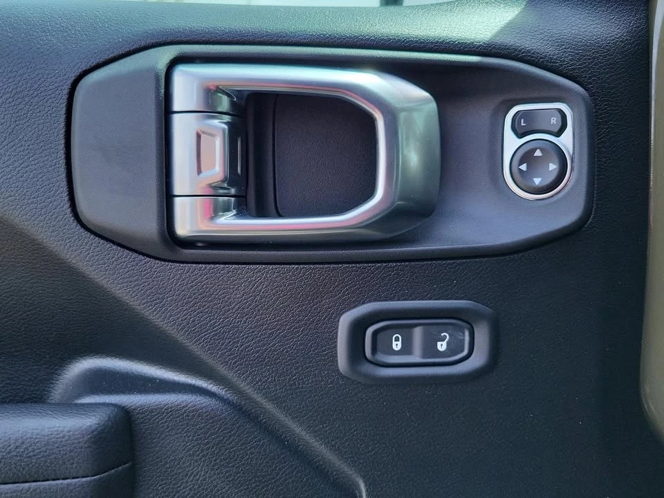 2026 Jeep JT Gladiator - Image 16 of 20