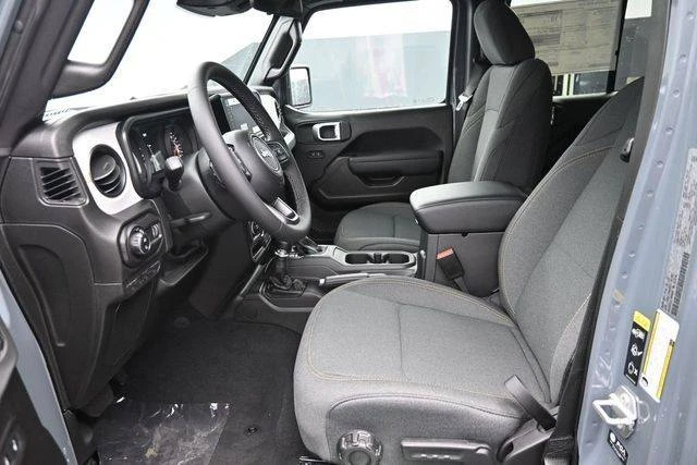 2026 Jeep JT Gladiator - Image 10 of 20