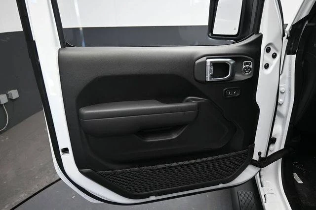 2026 Jeep JT Gladiator - Image 9 of 20