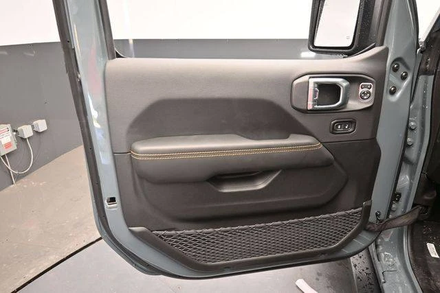 2026 Jeep JT Gladiator - Image 9 of 20
