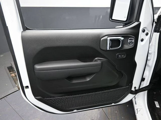 2026 Jeep JT Gladiator - Image 12 of 20