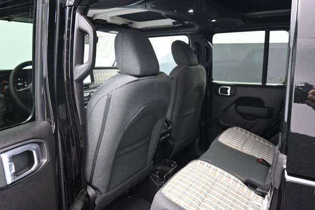 2026 Jeep JT Gladiator - Image 10 of 20