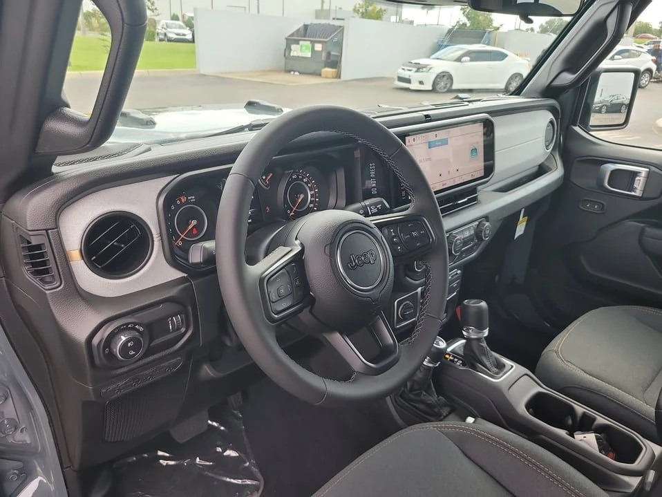 2026 Jeep JT Gladiator - Image 14 of 20