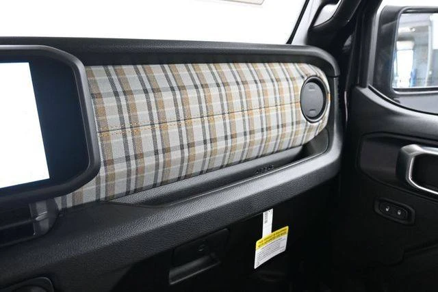 2026 Jeep JT Gladiator - Image 19 of 20