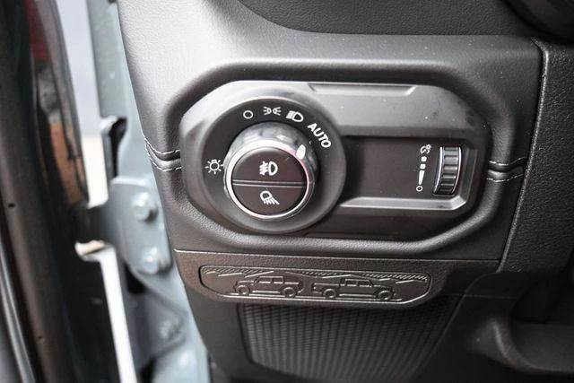 2026 Jeep JT Gladiator - Image 13 of 20