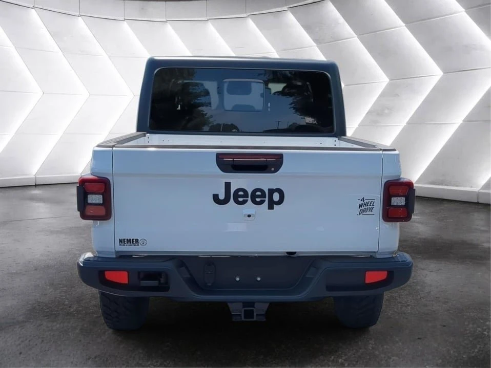 2026 Jeep JT Gladiator - Image 5 of 10