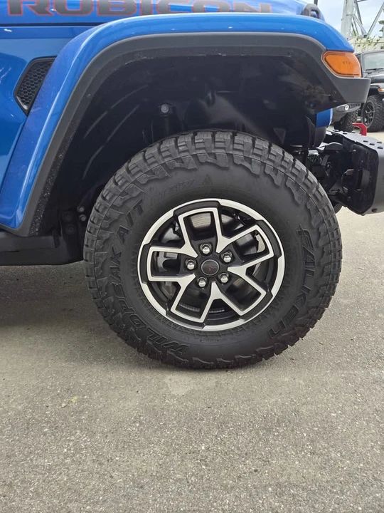2026 Jeep JT Gladiator - Image 5 of 5