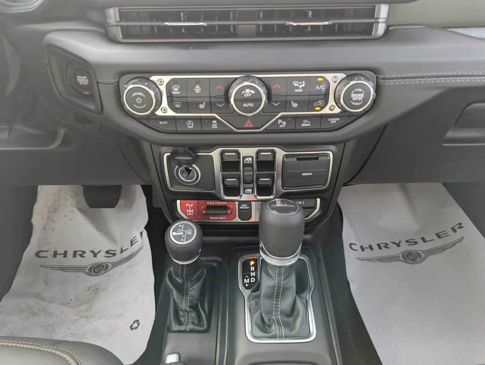 2026 Jeep JT Gladiator - Image 15 of 17
