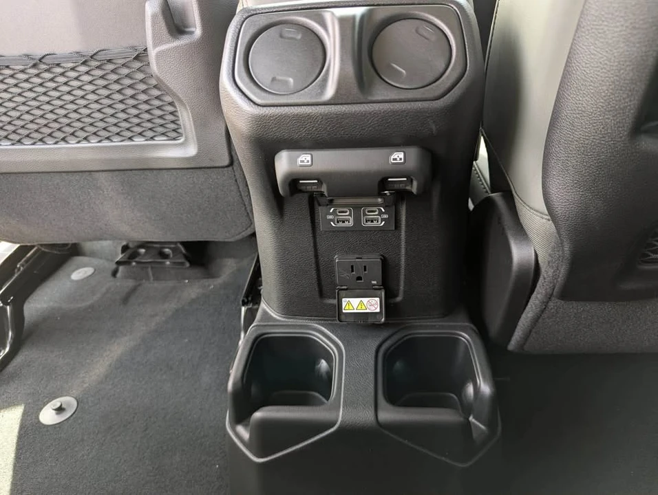 2026 Jeep JT Gladiator - Image 16 of 17