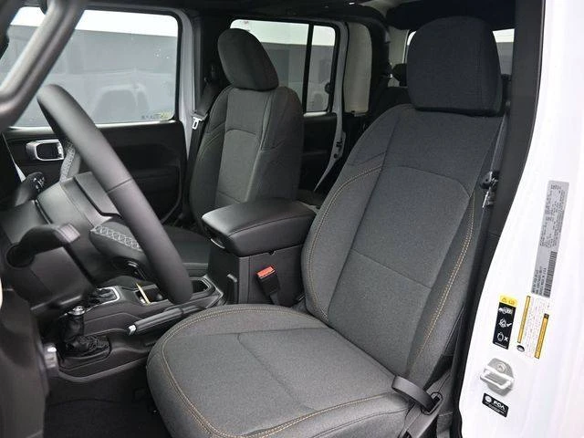 2026 Jeep JT Gladiator - Image 15 of 20