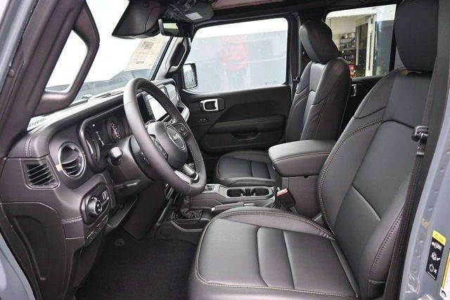 2026 Jeep JT Gladiator - Image 10 of 20