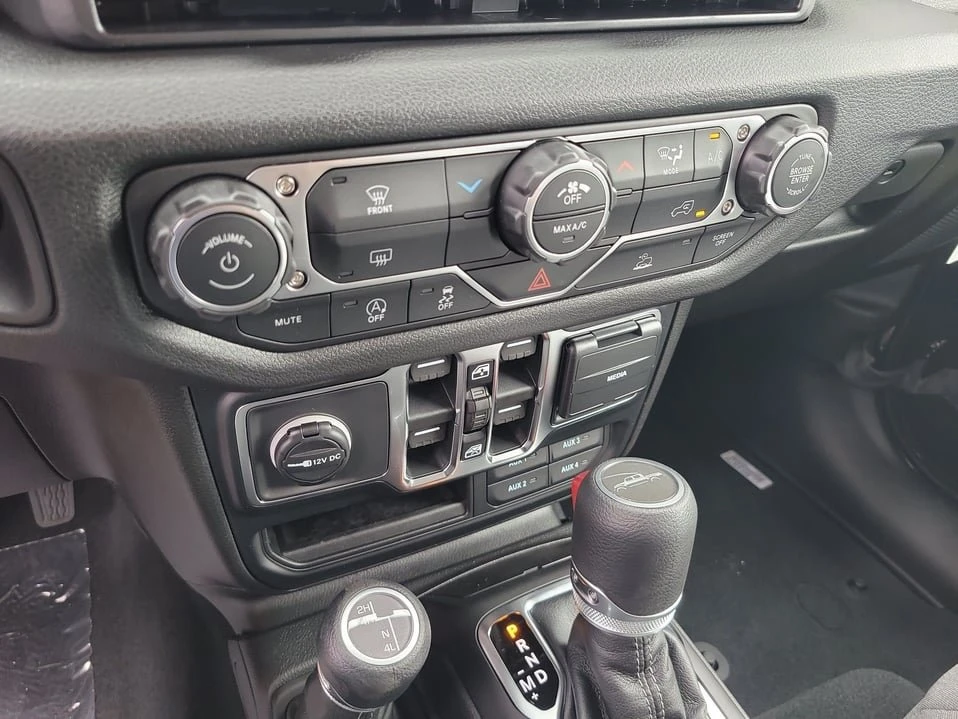 2026 Jeep JT Gladiator - Image 18 of 20