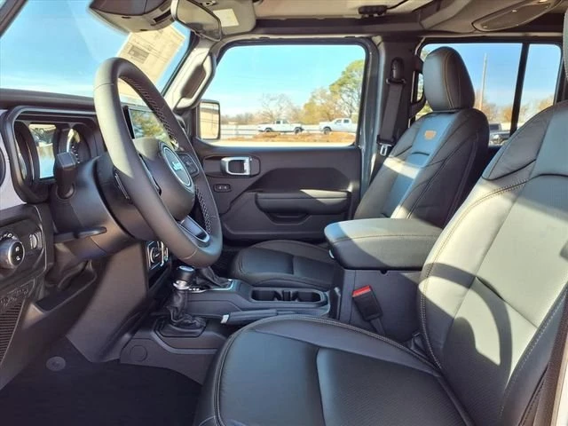 2026 Jeep JT Gladiator - Image 14 of 20