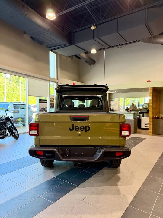 2026 Jeep JT Gladiator - Image 4 of 11