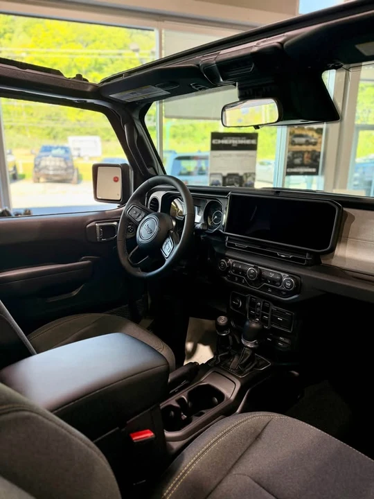 2026 Jeep JT Gladiator - Image 9 of 11