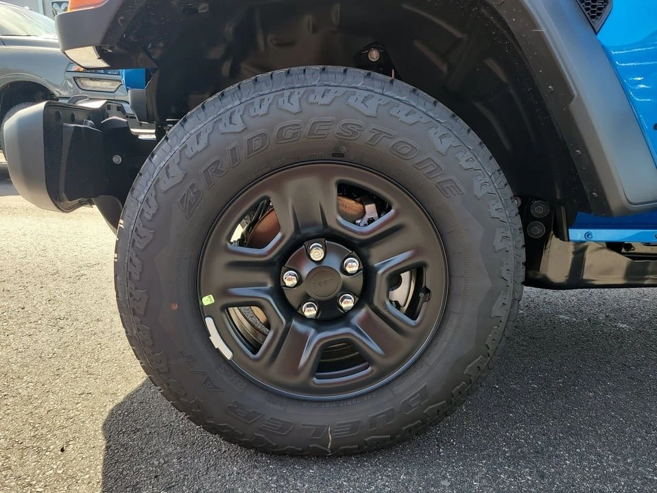 2026 Jeep JT Gladiator - Image 10 of 20