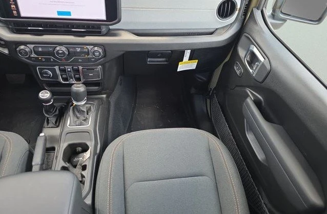 2026 Jeep JT Gladiator - Image 16 of 20