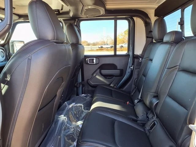 2026 Jeep JT Gladiator - Image 15 of 20