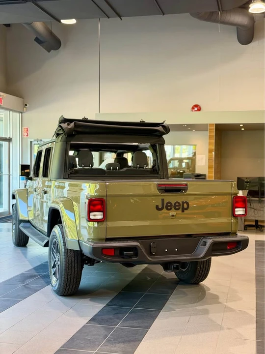 2026 Jeep JT Gladiator - Image 2 of 11