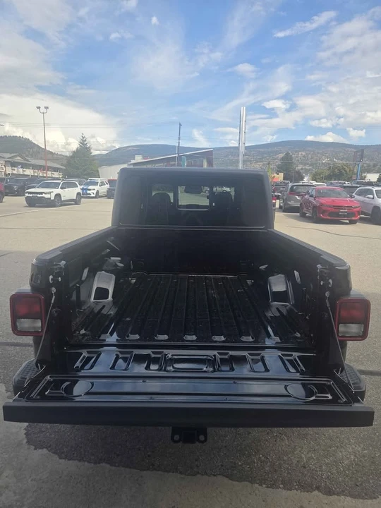 2026 Jeep JT Gladiator - Image 5 of 17