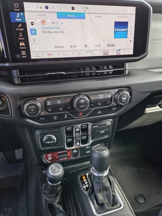 2026 Jeep JT Gladiator - Image 16 of 17