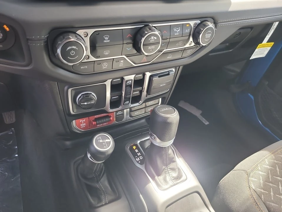 2026 Jeep JT Gladiator - Image 18 of 20