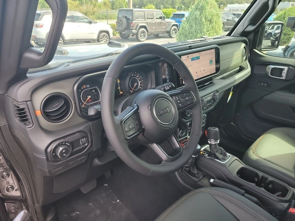2026 Jeep JT Gladiator - Image 14 of 20