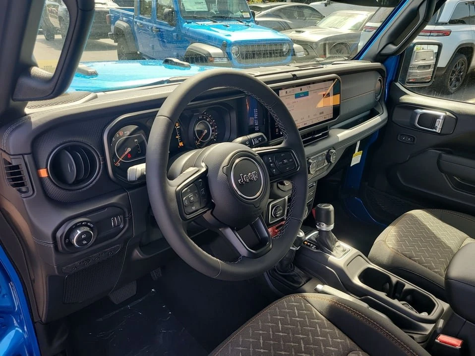 2026 Jeep JT Gladiator - Image 14 of 20