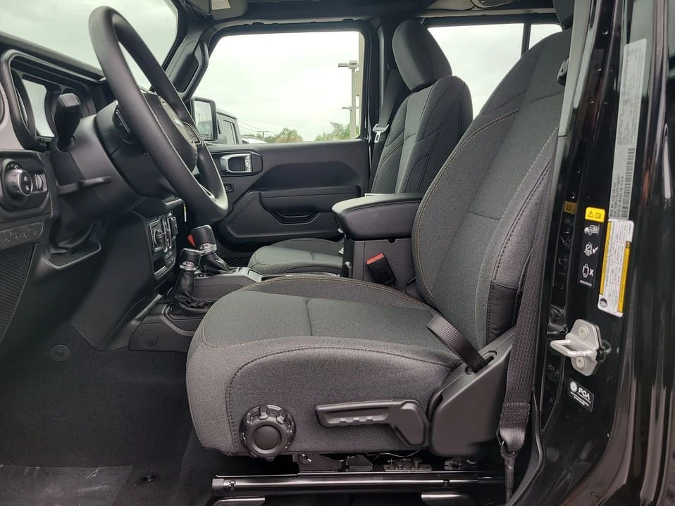 2026 Jeep JT Gladiator - Image 13 of 20