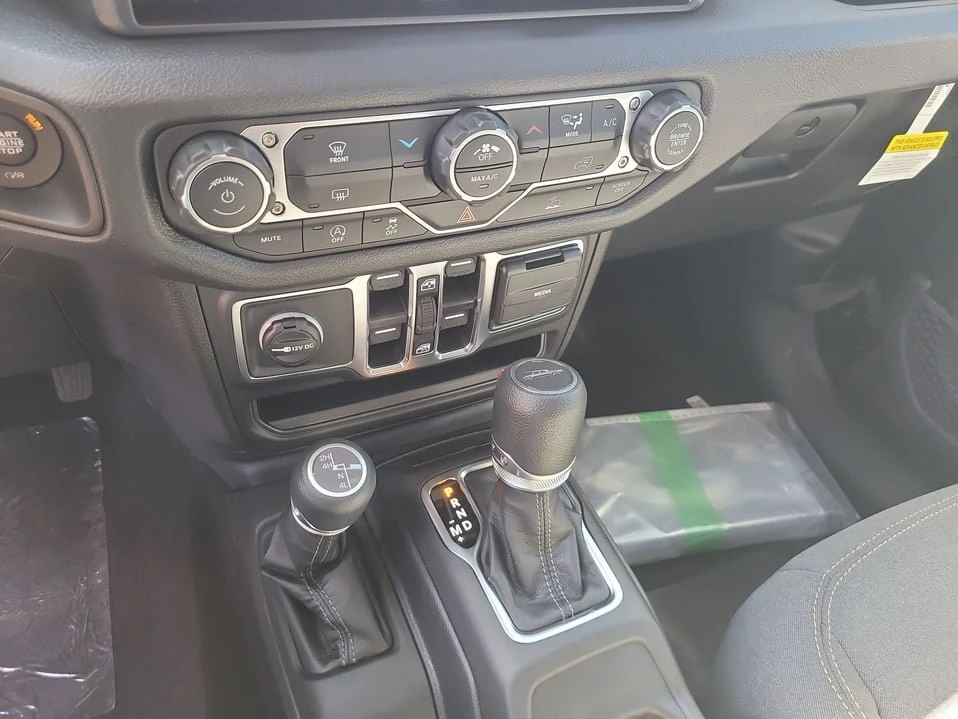 2026 Jeep JT Gladiator - Image 18 of 20