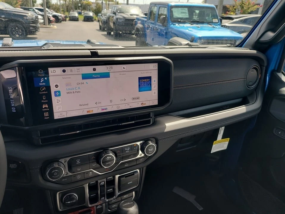 2026 Jeep JT Gladiator - Image 15 of 20