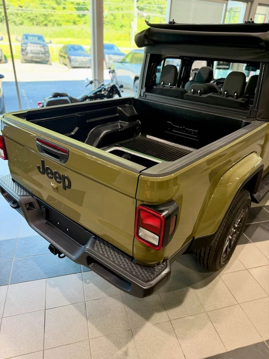 2026 Jeep JT Gladiator - Image 6 of 11