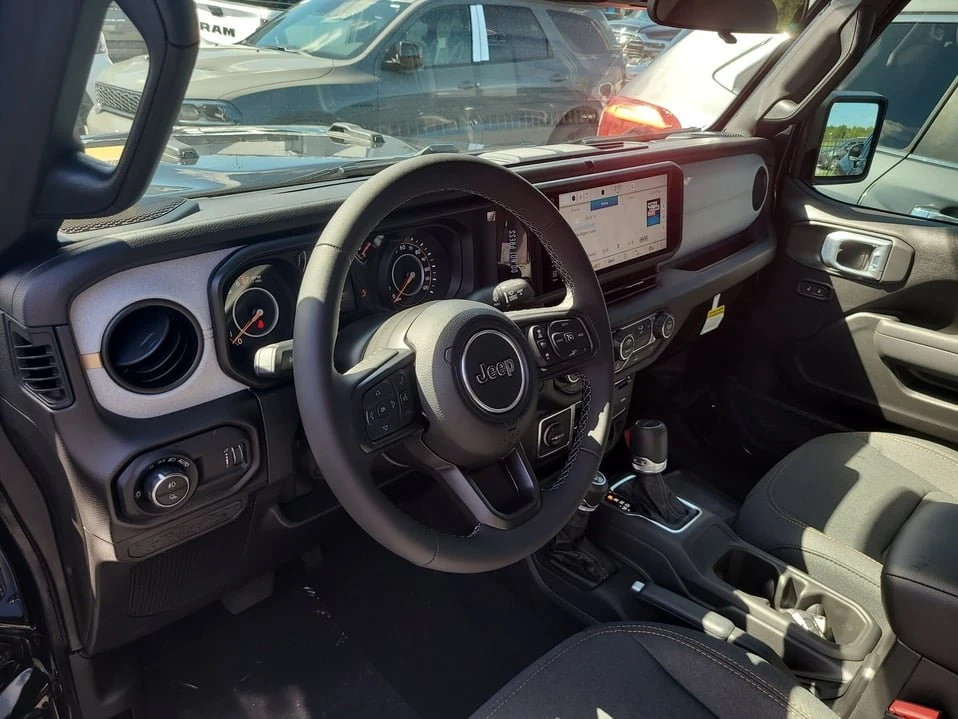 2026 Jeep JT Gladiator - Image 14 of 20