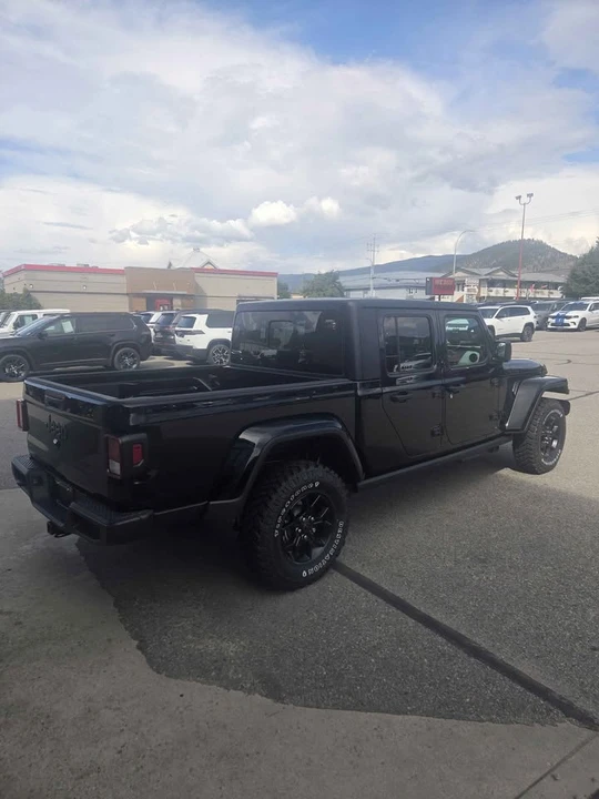 2026 Jeep JT Gladiator - Image 6 of 17