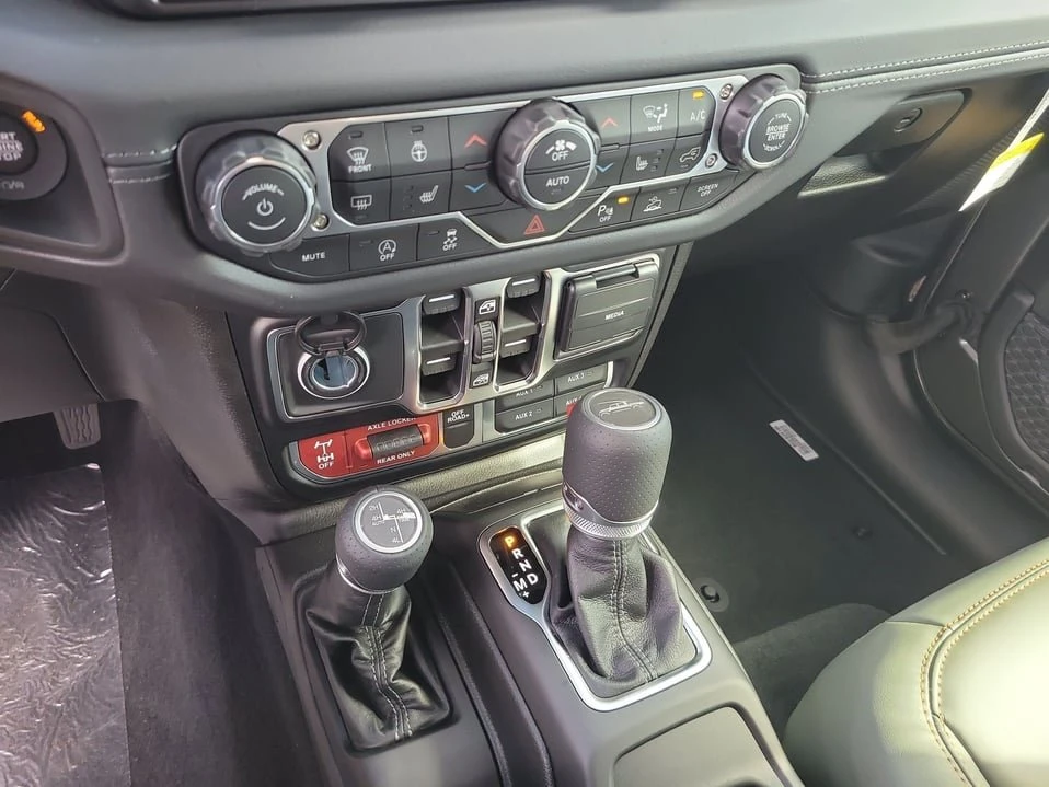 2026 Jeep JT Gladiator - Image 18 of 20