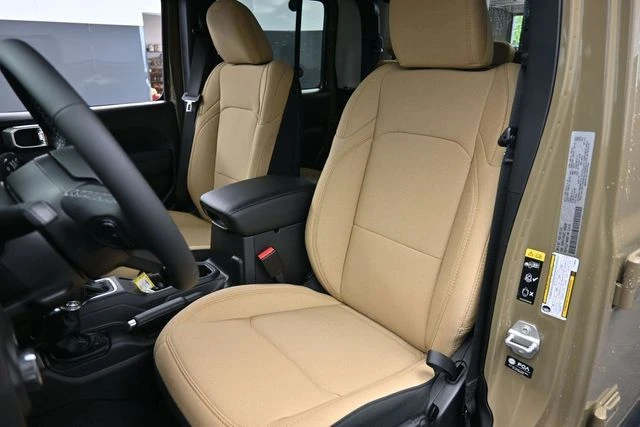 2026 Jeep JT Gladiator - Image 14 of 20