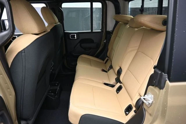 2026 Jeep JT Gladiator - Image 11 of 20