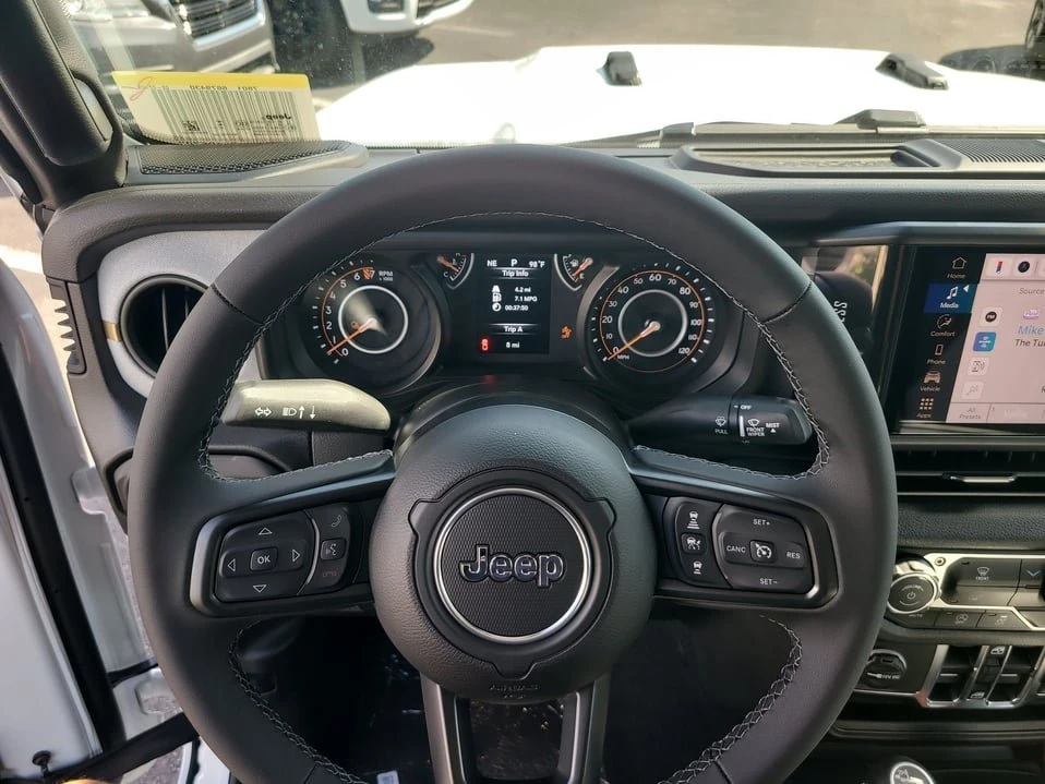 2026 Jeep JT Gladiator - Image 19 of 20