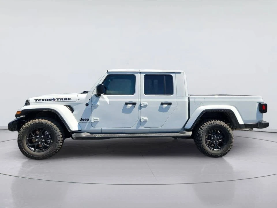 2026 Jeep JT Gladiator - Image 2 of 11