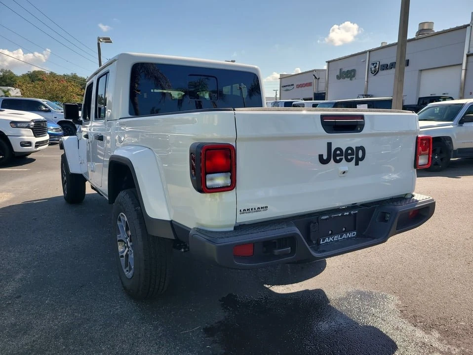 2026 Jeep JT Gladiator - Image 8 of 20