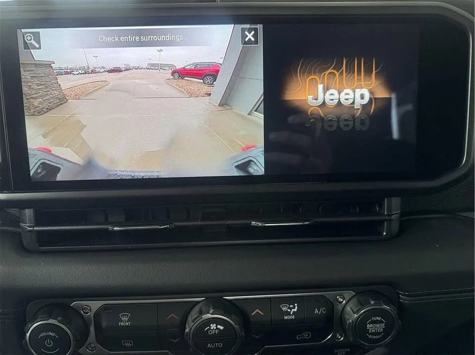 2026 Jeep JT Gladiator - Image 19 of 20