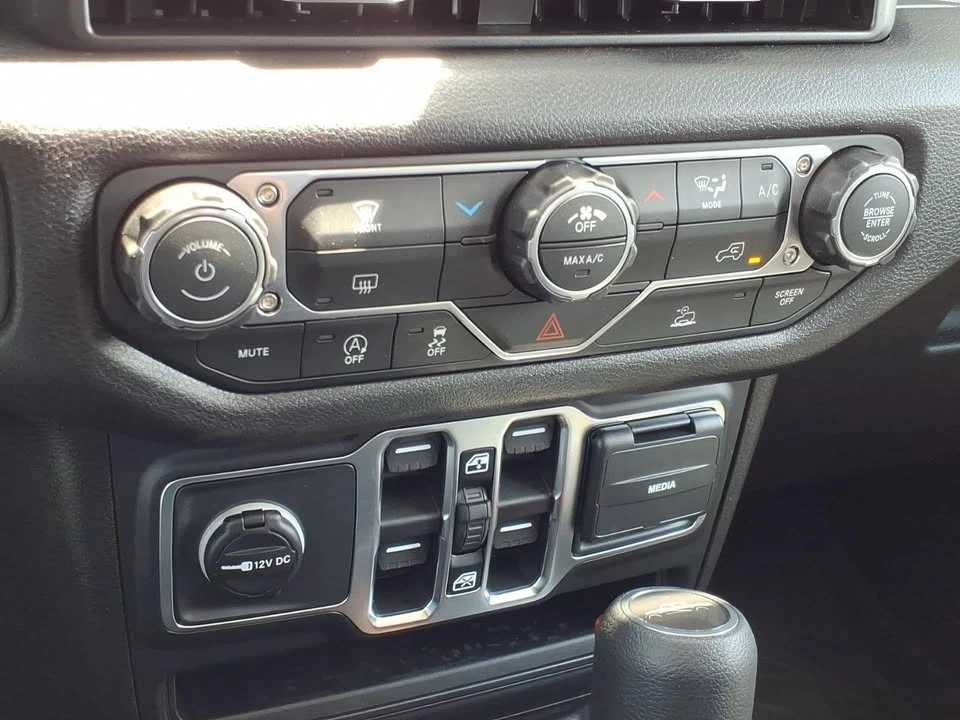 2026 Jeep JT Gladiator - Image 16 of 20