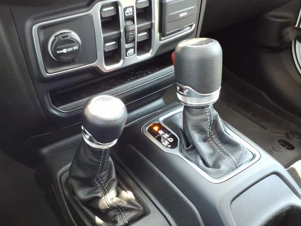 2026 Jeep JT Gladiator - Image 18 of 20