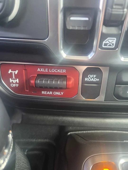 2026 Jeep JT Gladiator - Image 14 of 17