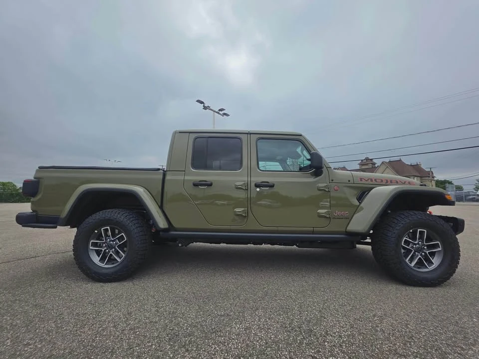 2026 Jeep JT Gladiator - Image 4 of 10