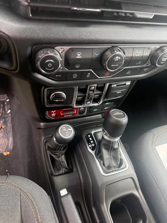 2026 Jeep JT Gladiator - Image 9 of 11