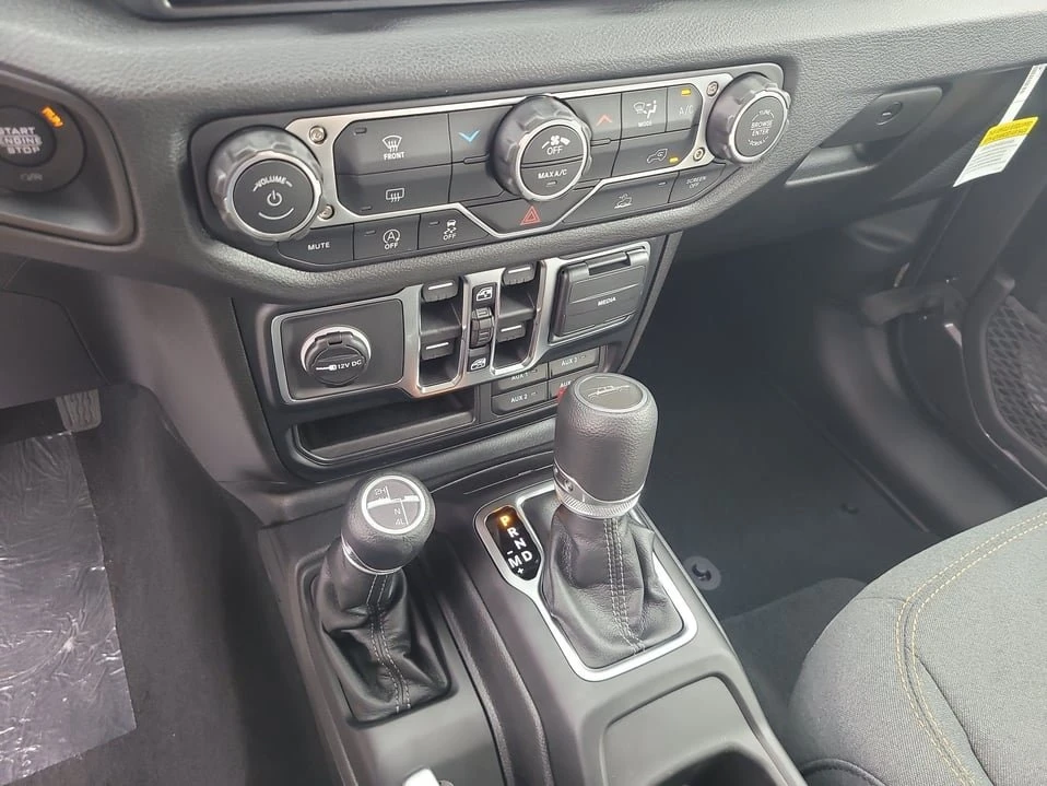 2026 Jeep JT Gladiator - Image 18 of 20