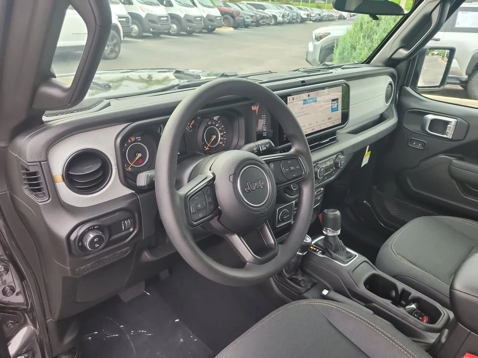 2026 Jeep JT Gladiator - Image 14 of 20