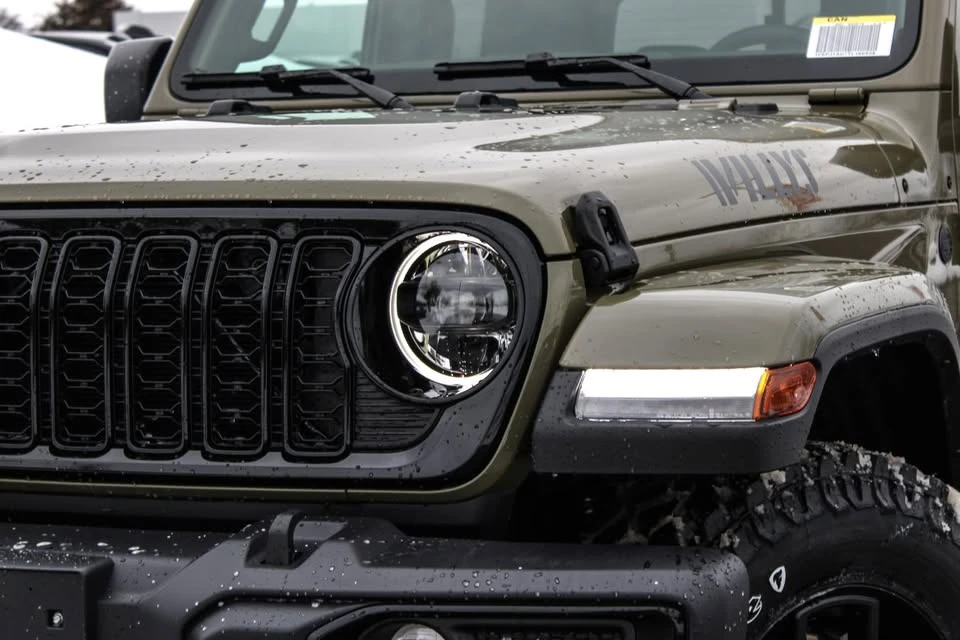 2026 Jeep JT Gladiator - Image 10 of 10