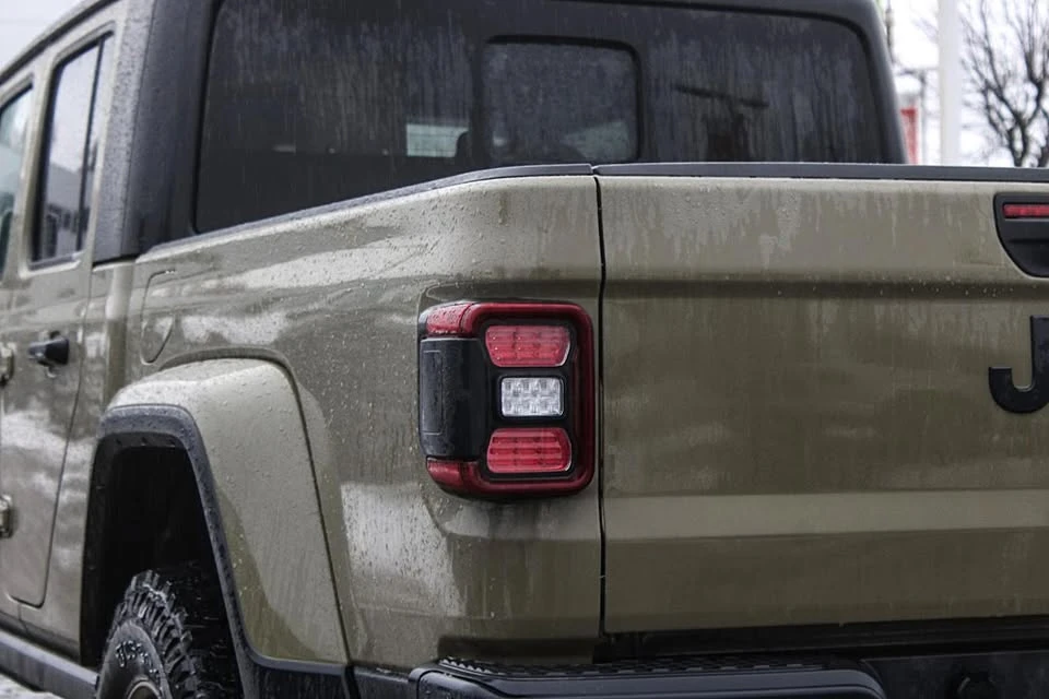 2026 Jeep JT Gladiator - Image 9 of 10